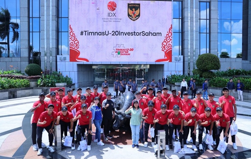 Edukasi dan literasi pemain Timnas U-20 dalam kegiatan Sekolah Pasar Modal (SPM) untuk Negeri, Jumat (2/2/2024) di Main Hall BEI, Jakarta. (foto: ist)